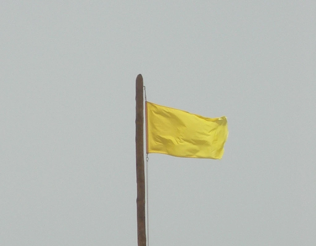 Imagen de una bandera amarilla - LAS BANDERAS AMARILLAS EN LA INCAPACIDAD LABORAL, ASPECTOS PREVENTIVOS.