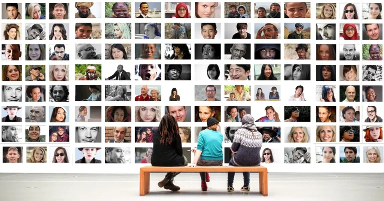 Imagen con fotografías de muchas personas - DIVERSAMENTE JUNTOS