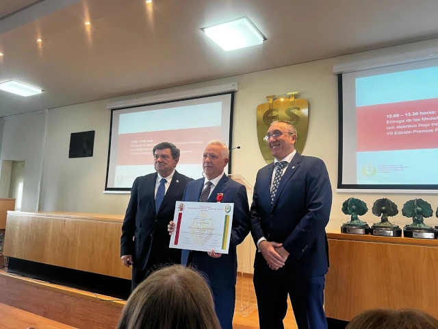 Imagen Medalla de Oro al Mérito Profesional para Manuel López Jerez, fundador de Plataforma Laboral Life