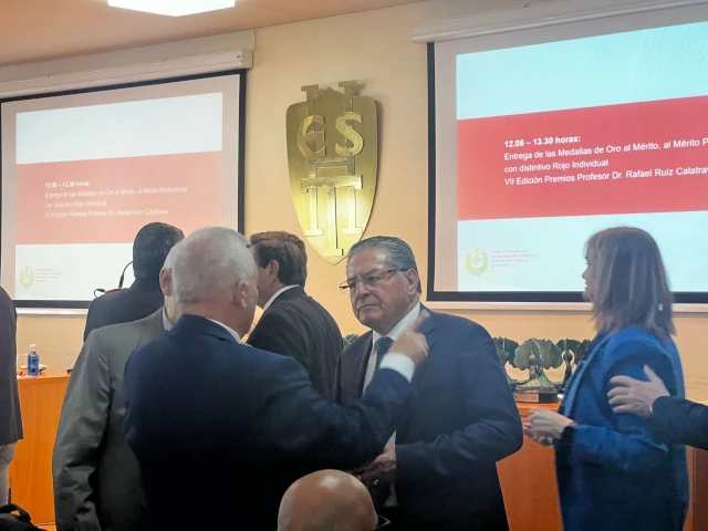 Imagen de charla Medalla de Oro al Mérito Profesional para Manuel López Jerez, fundador de Plataforma Laboral Life