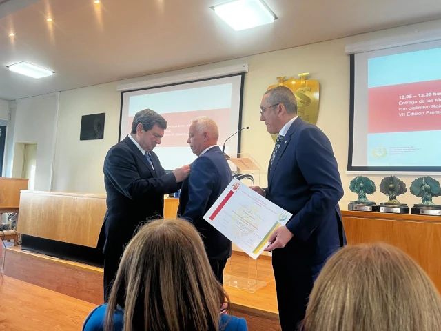 Imagen entrega Medalla de Oro al Mérito Profesional para Manuel López Jerez, fundador de Plataforma Laboral Life